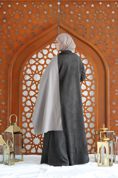 وقار عباية